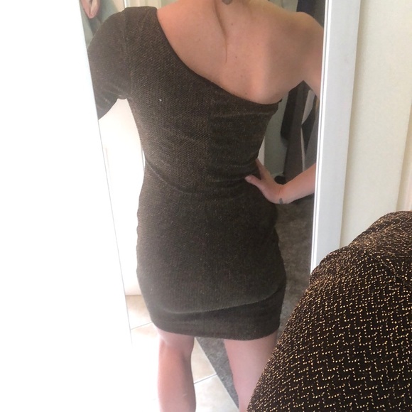 Gold and black one shoulder dress - Picture 4 of 5